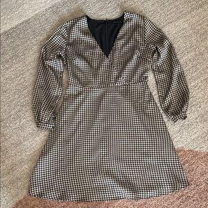 Banana Republic Size 0 Black And Tan Elephant Print 70s-style Faux Wrap Dress